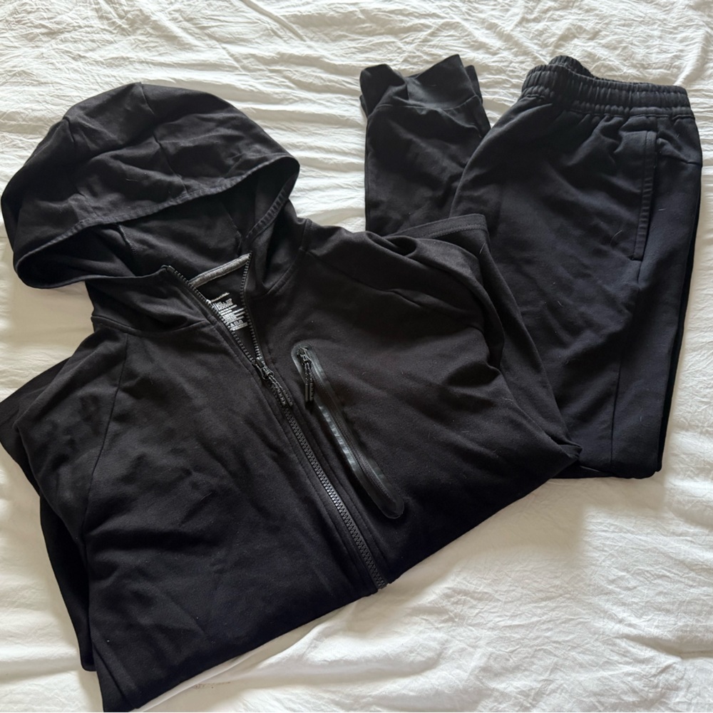 2 Piece Members Mark Black Luxe Joggers and Hoodie - Men’s Medium